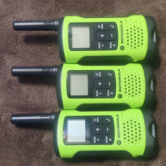 Pack of 3 MOTOROLA lime green Walkie Talkies. Brand New 🆕 w/o box 🚫📦 - Picture 3 of 8